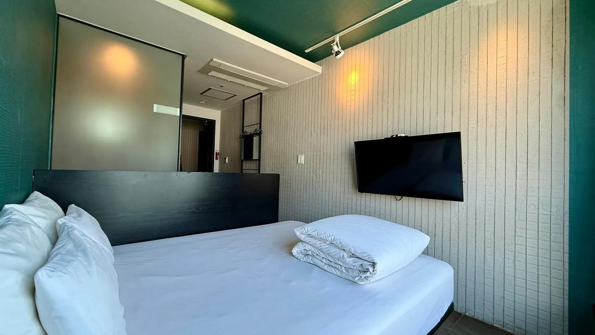 Mini Hotel May Nampo Busan 2*,  South Korea